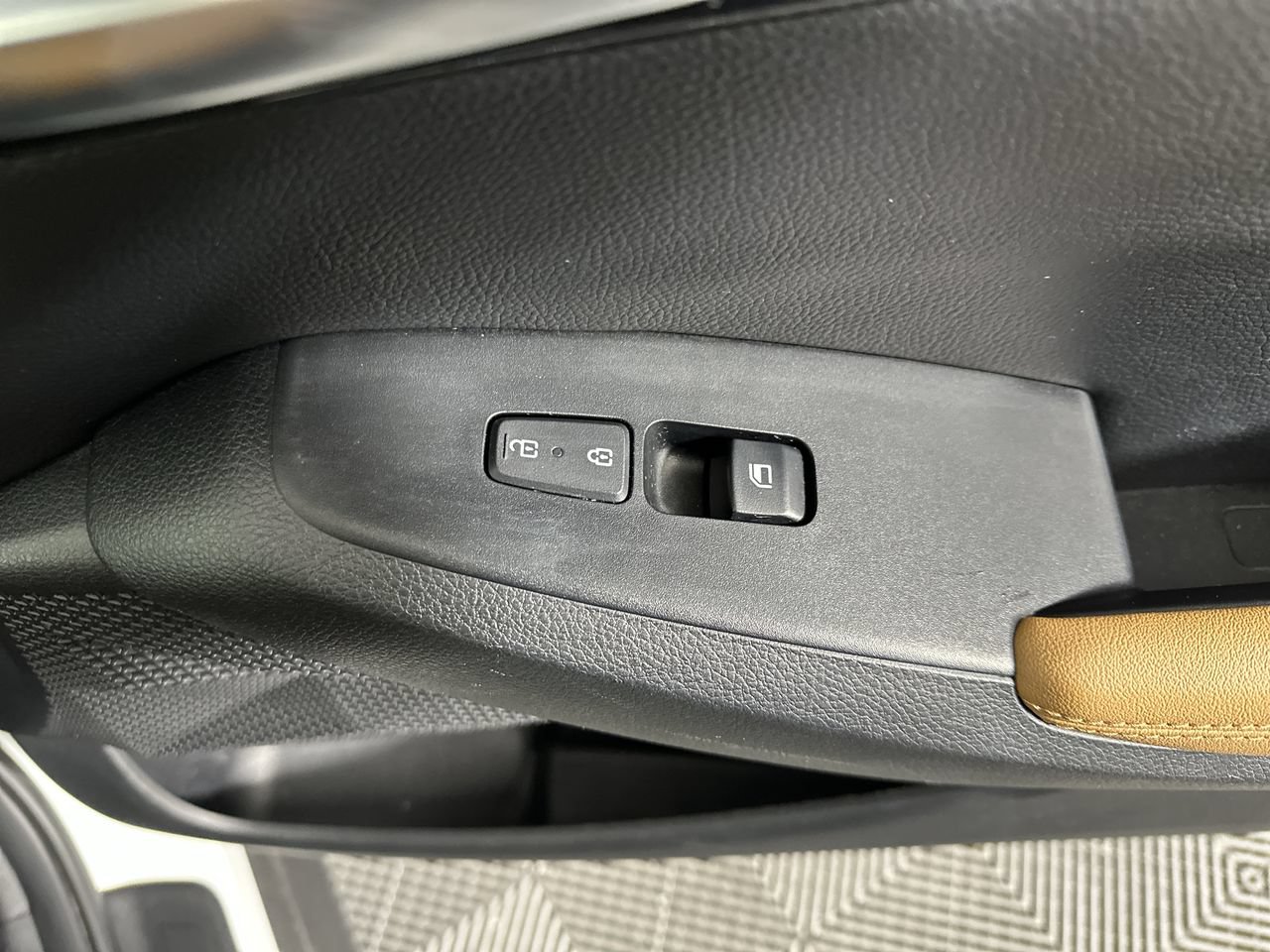 Certified 2024 Kia Seltos EX FWD image 12