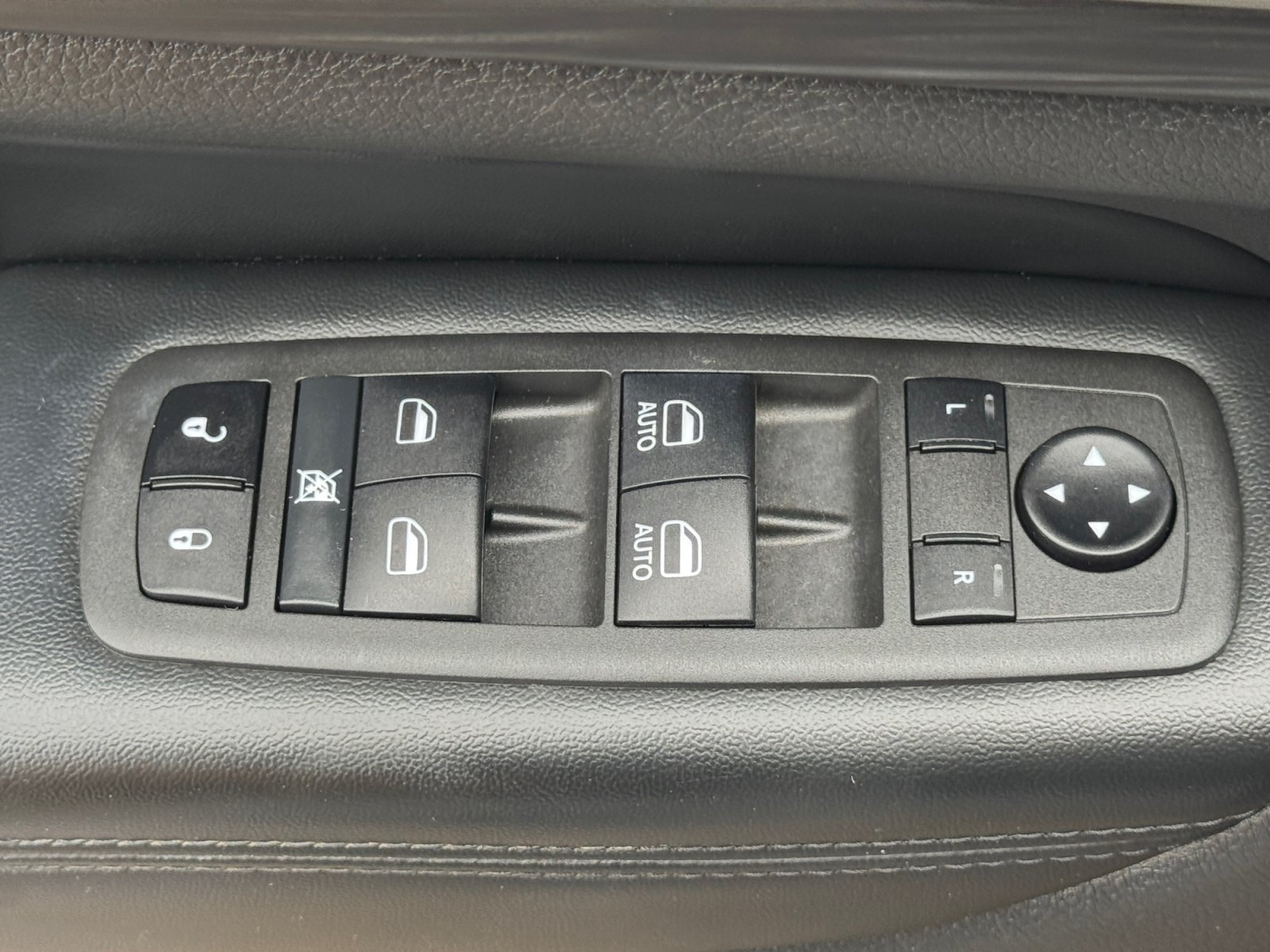 Used 2022 Jeep Grand Cherokee Laredo X AWD/4WD image 17