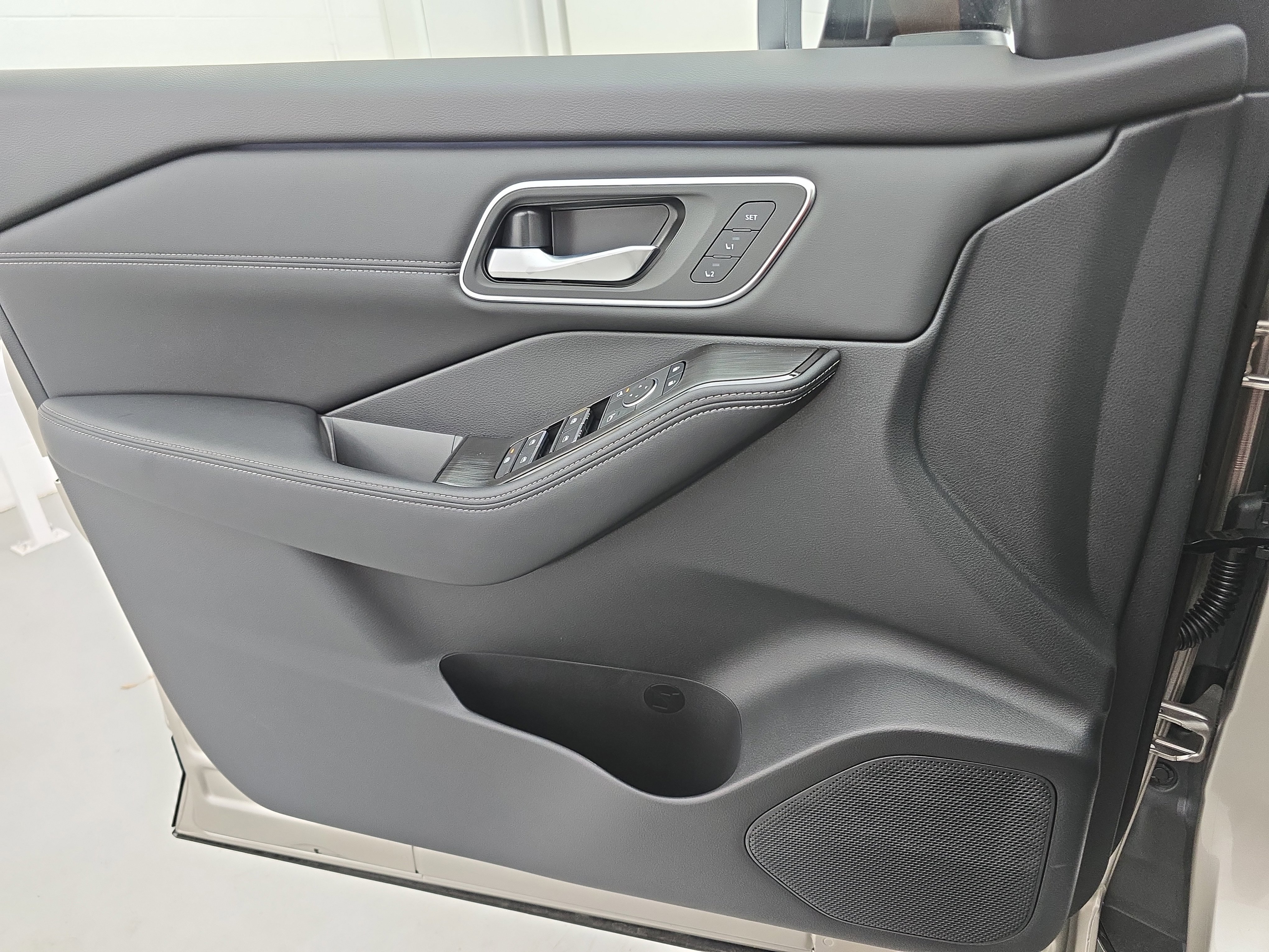 New 2026 Nissan Rogue Platinum image 27