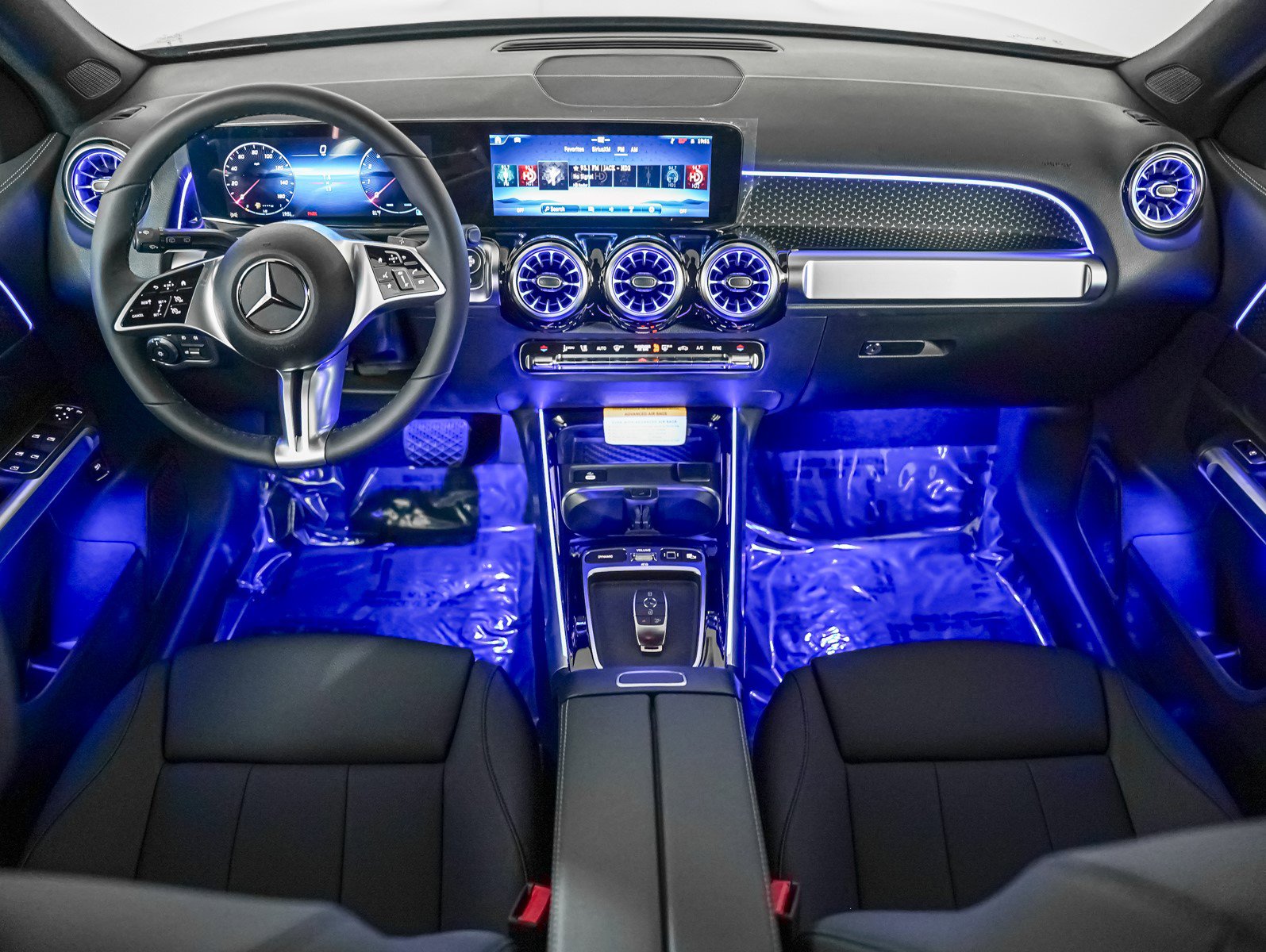 New 2025 Mercedes-Benz GLB 250 4MATIC image 12