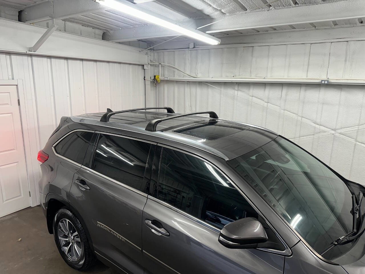 Used 2018 Toyota Highlander XLE image 47