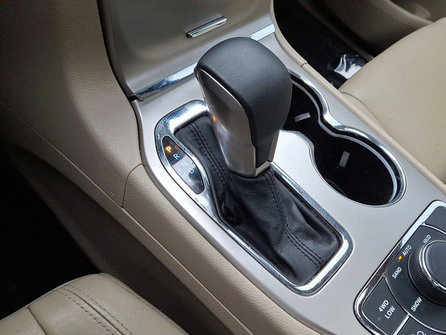 Used 2017 Jeep Grand Cherokee Limited image 13