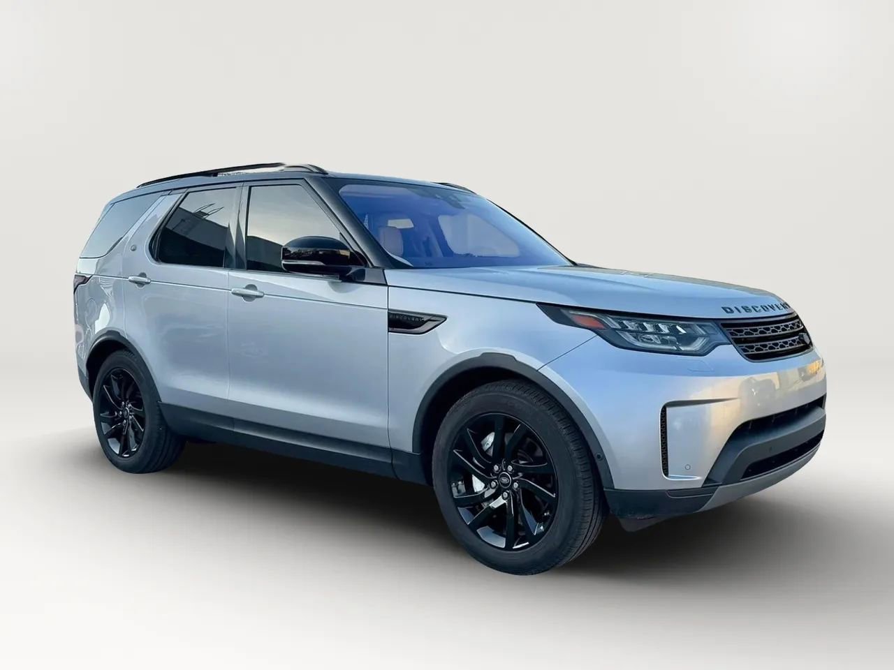 Used 2019 Land Rover Discovery HSE AWD/4WD image 1