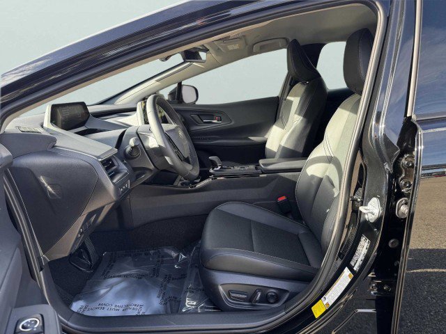 Used 2025 Toyota Prius image 14
