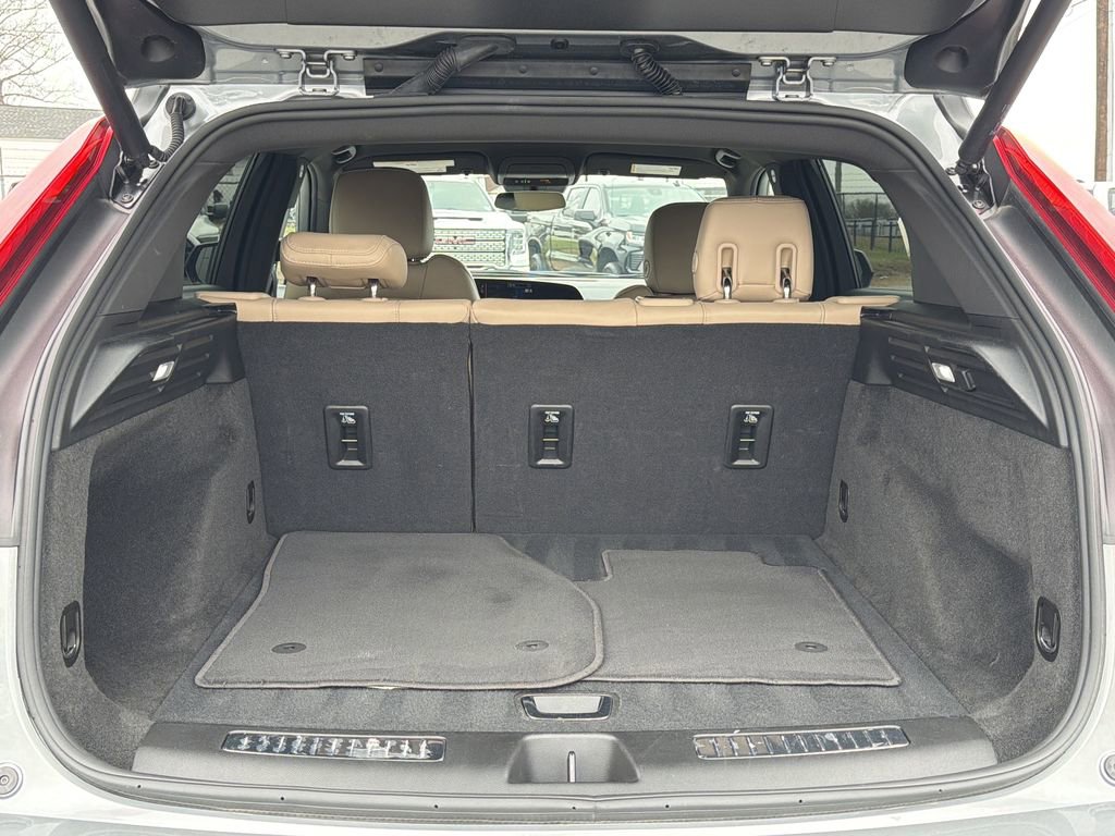 Used 2025 Cadillac XT4 Premium Luxury image 32