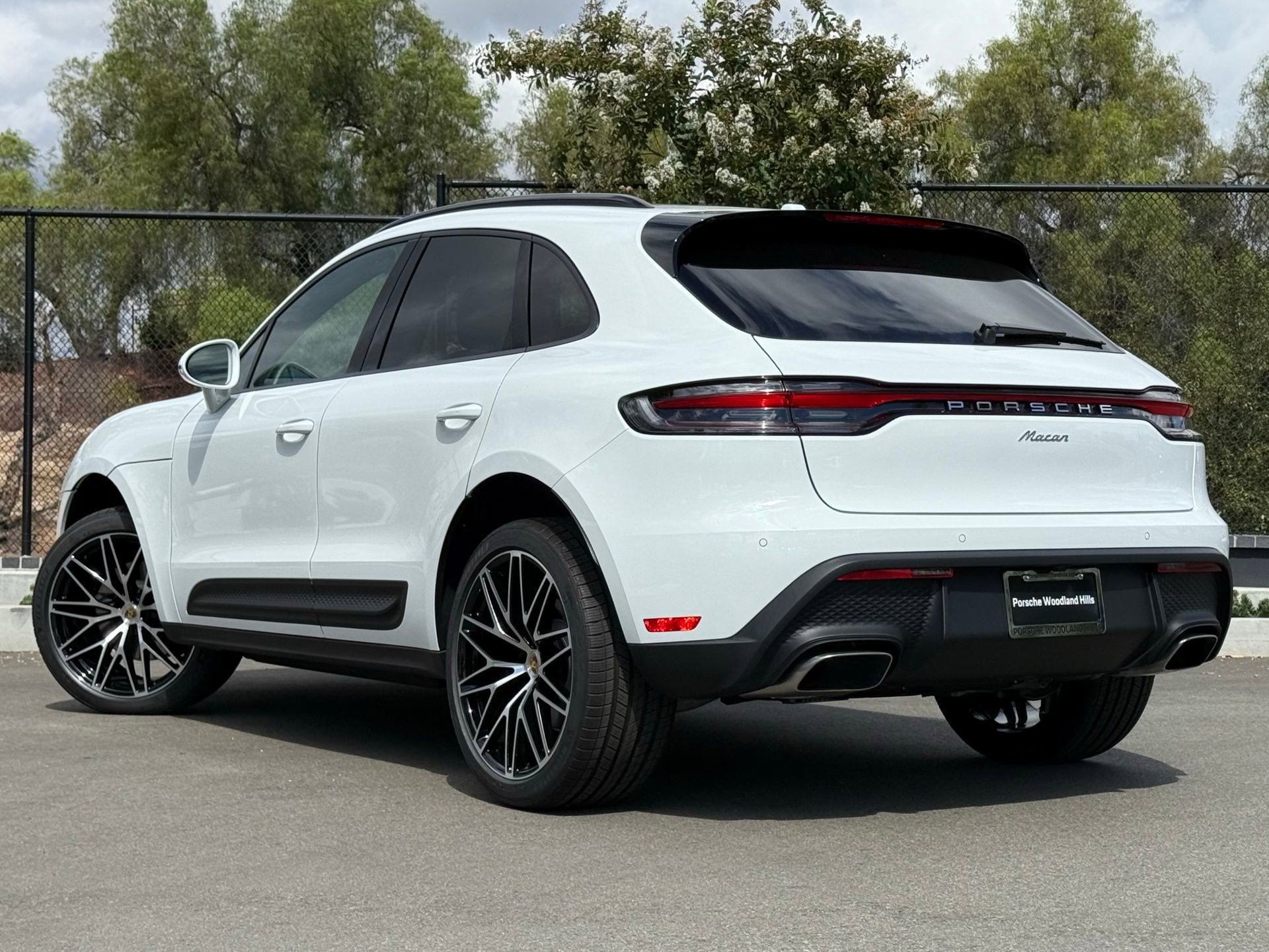 Used 2025 Porsche Macan image 3