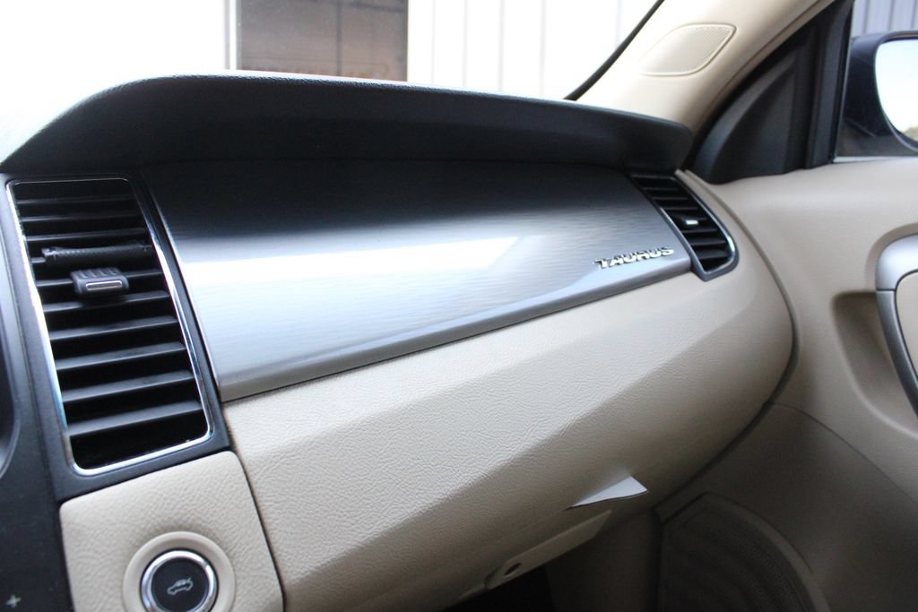 Used 2013 Ford Taurus SEL FWD image 17