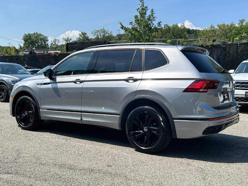 Used 2024 Volkswagen Tiguan SE R-Line AWD/4WD image 4