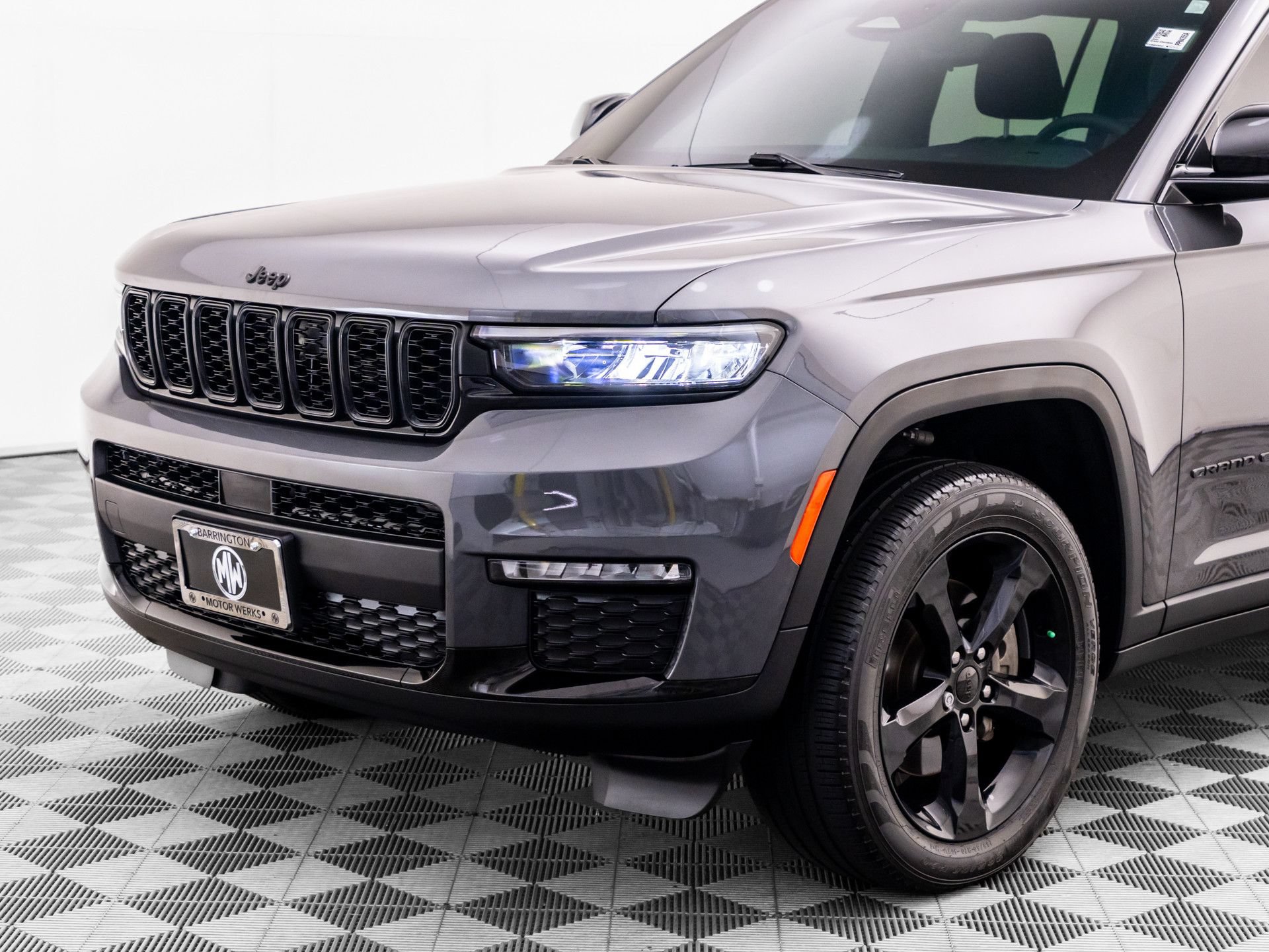 Used 2024 Jeep Grand Cherokee L Limited w/ Black Appearance Package AWD/4WD image 37