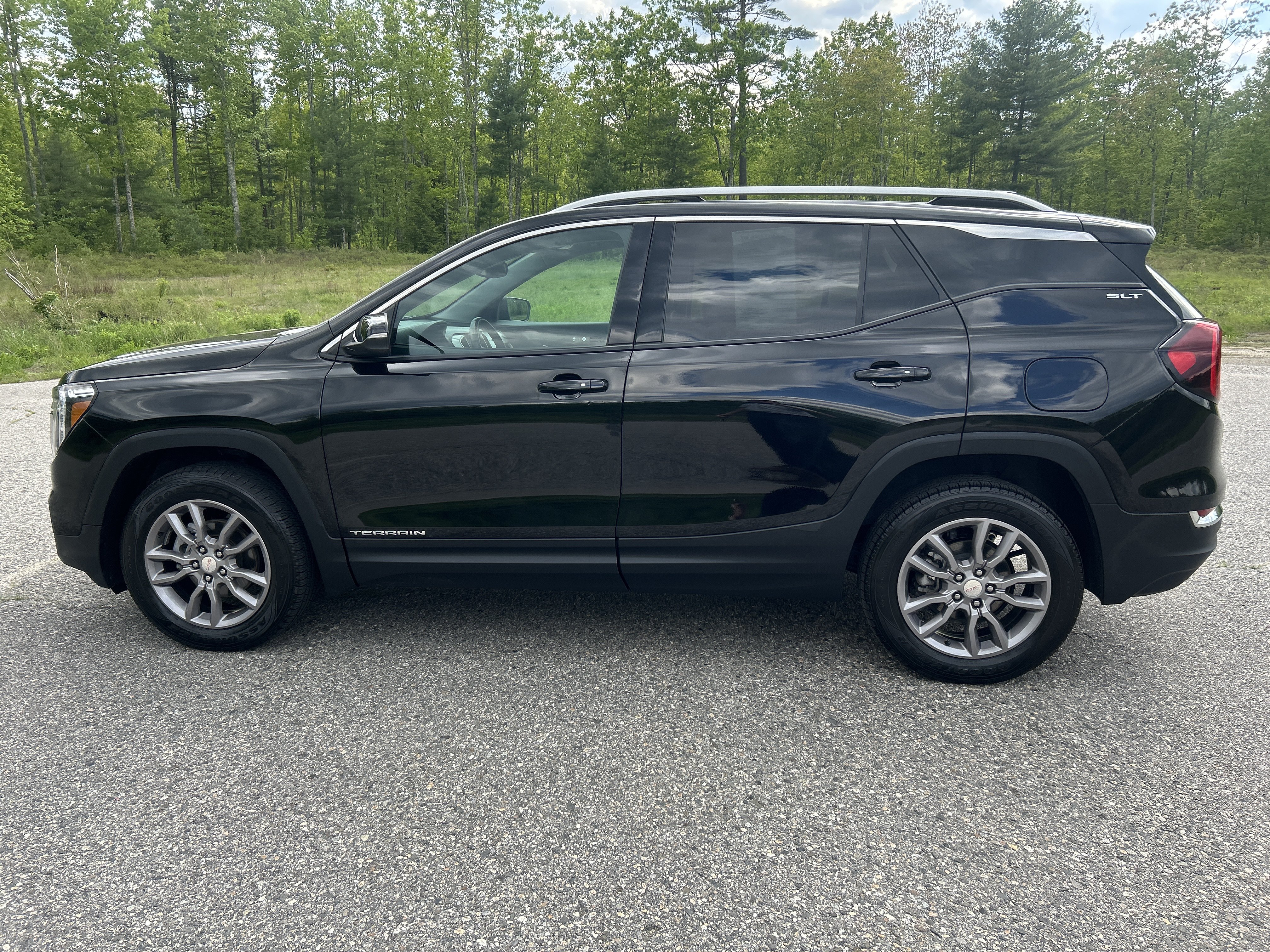 Used 2024 GMC Terrain SLT AWD/4WD image 8