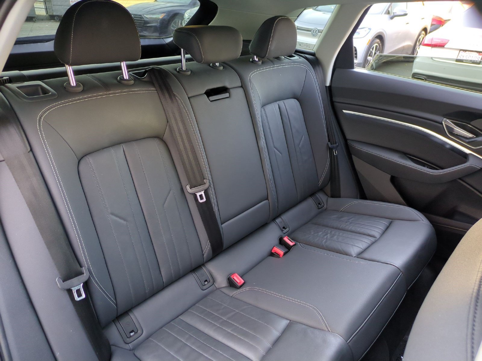 Used 2024 Audi Q8 e-tron Premium AWD/4WD image 28