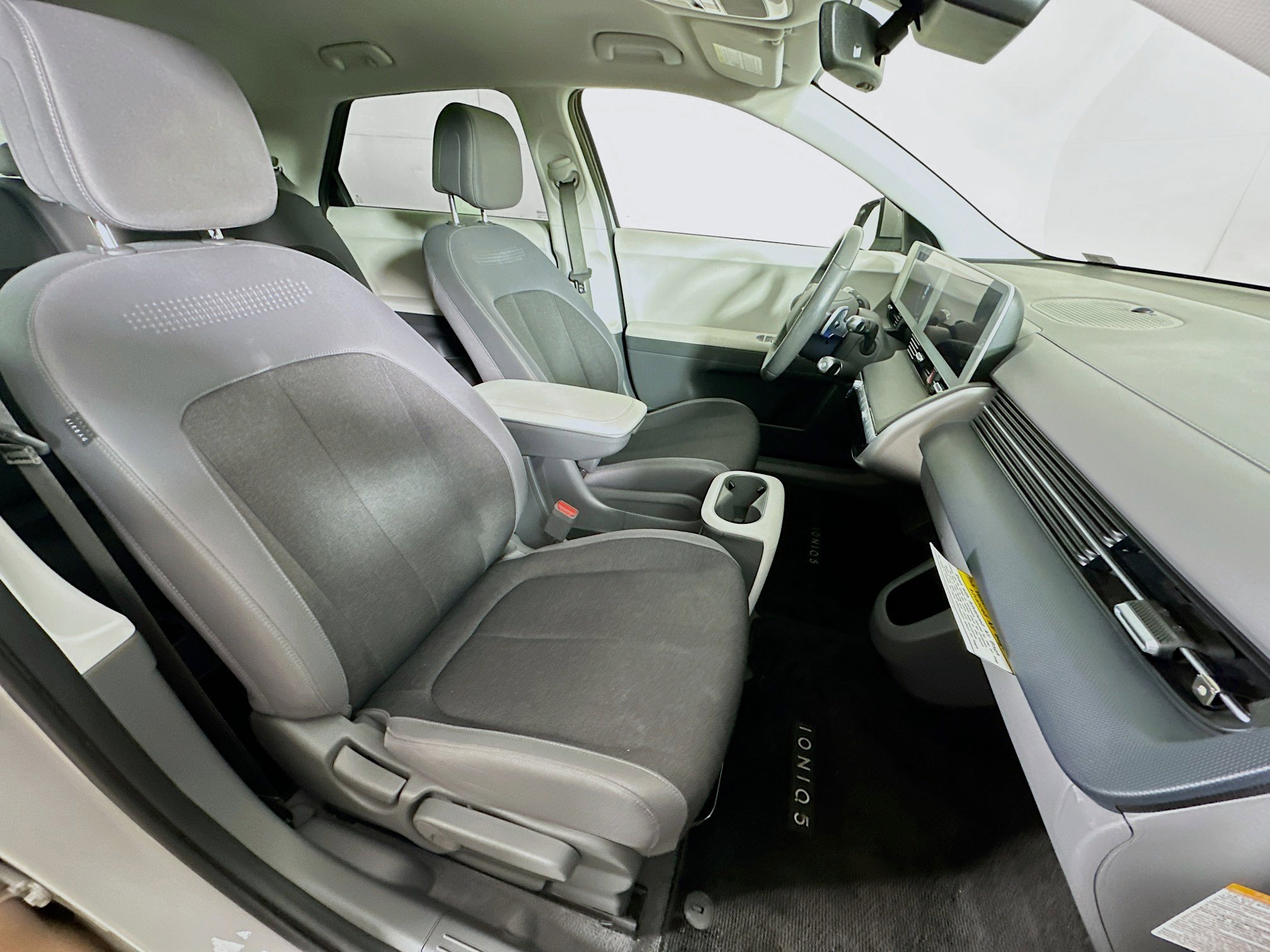 Used 2024 Hyundai Ioniq 5 SEL RWD image 31
