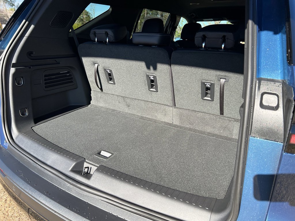 New 2026 Chevrolet Traverse LT w/ Midnight/Sport Edition image 24