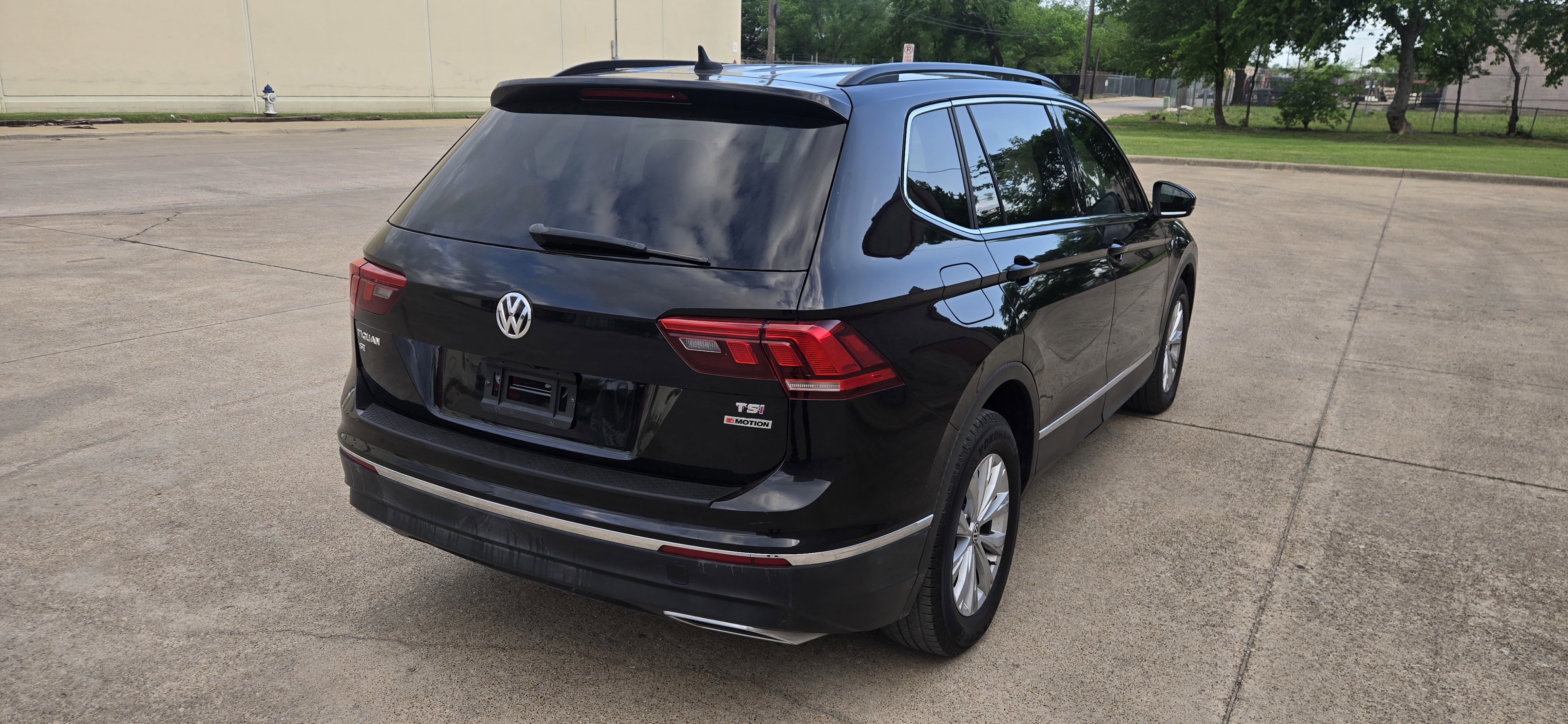Used 2018 Volkswagen Tiguan SEL image 8