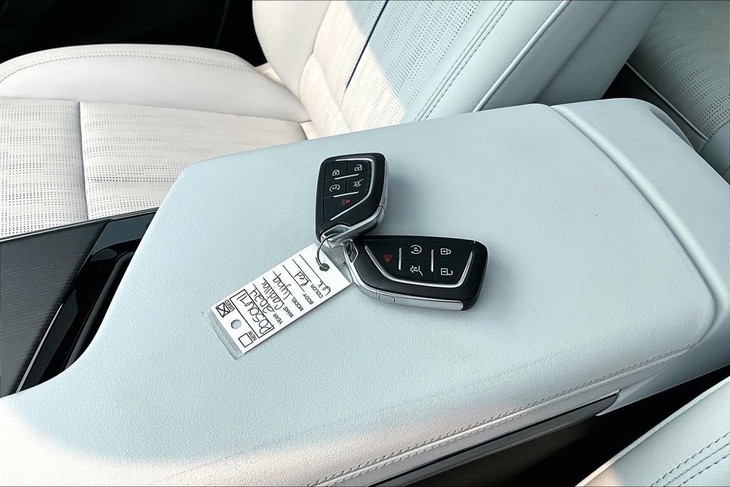 Used 2024 Cadillac Lyriq Luxury w/ LPO, Floor Liner Package AWD/4WD image 10