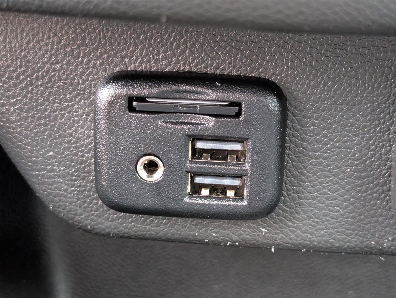 Used 2023 Chevrolet Traverse RS image 26