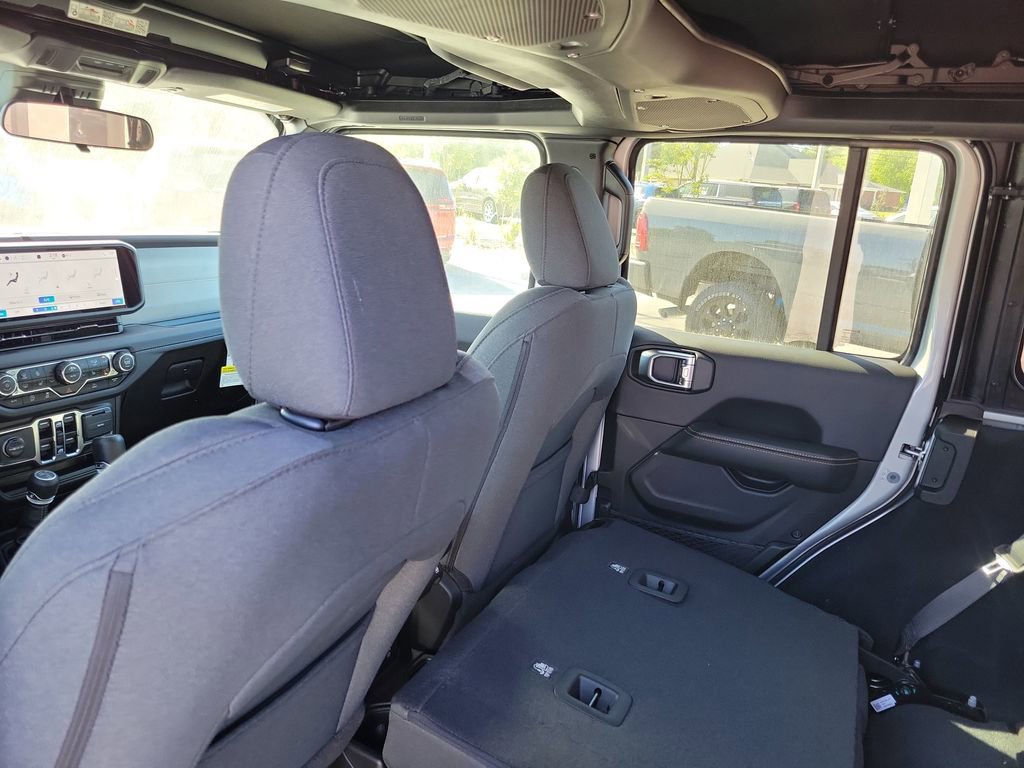 Used 2024 Jeep Wrangler Sahara image 26