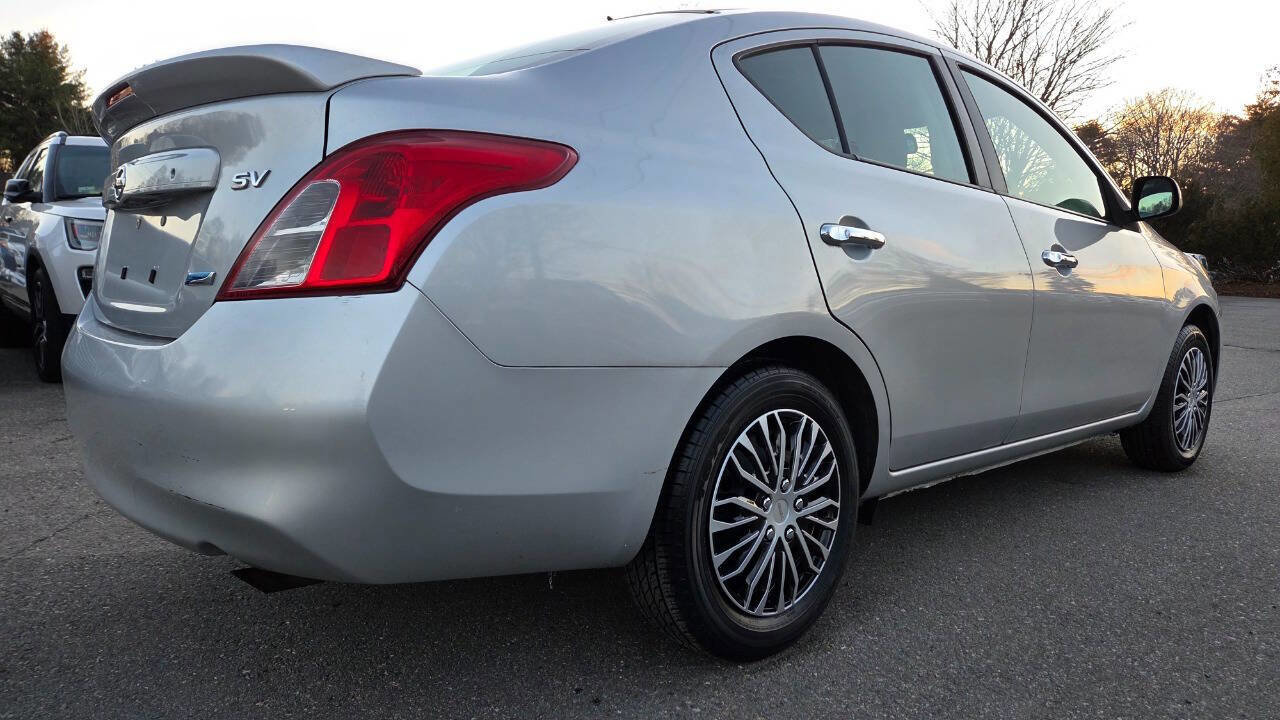 Used 2013 Nissan Versa SV image 14