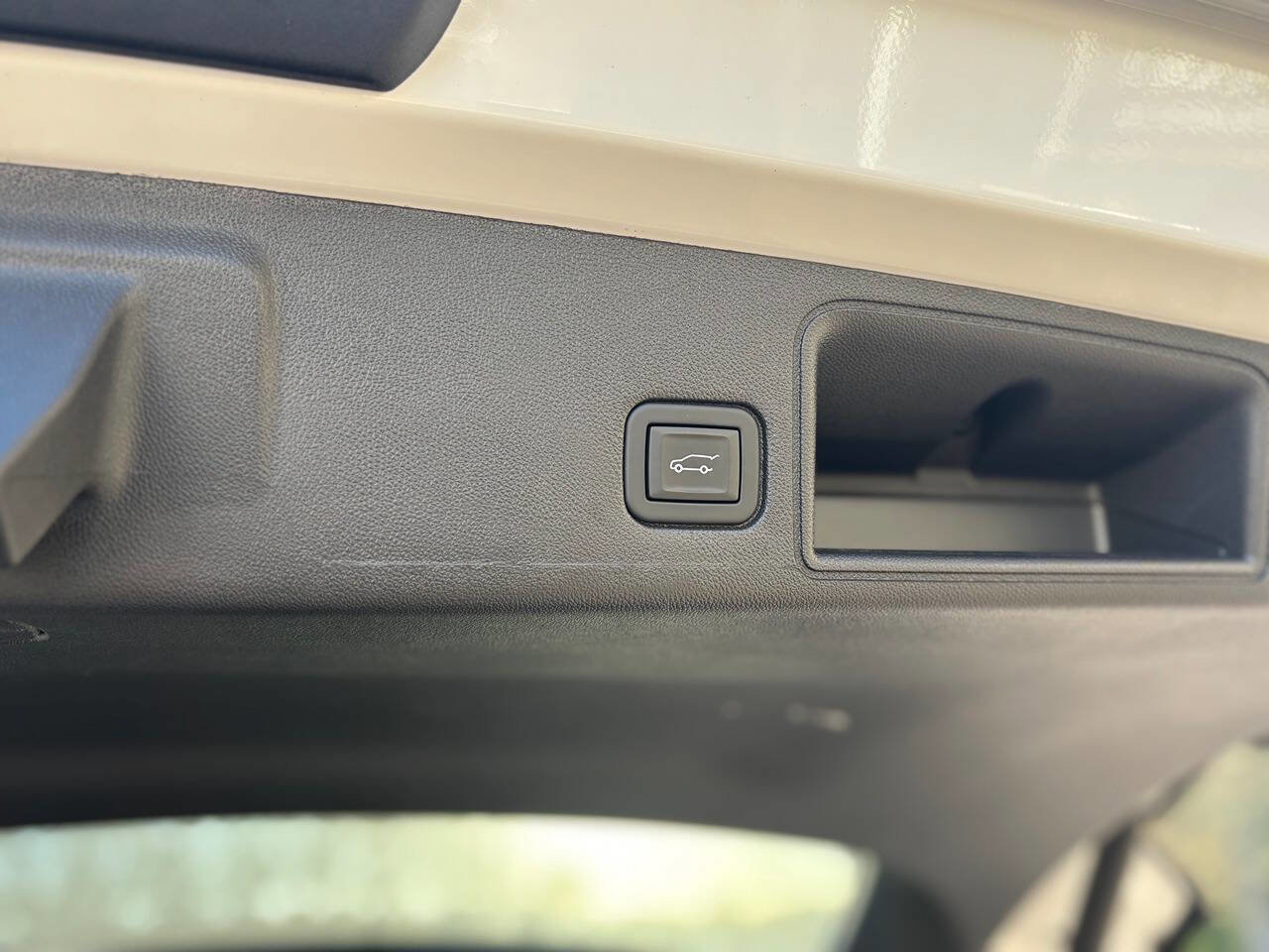 Used 2024 GMC Terrain SLT image 24