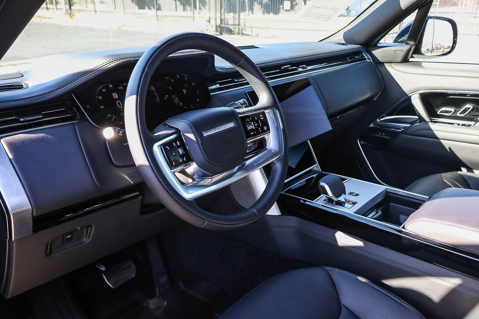 Certified 2024 Land Rover Range Rover SE AWD/4WD image 27