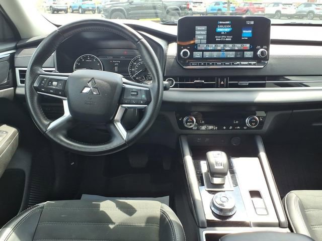 Used 2024 Mitsubishi Outlander AWD image 4