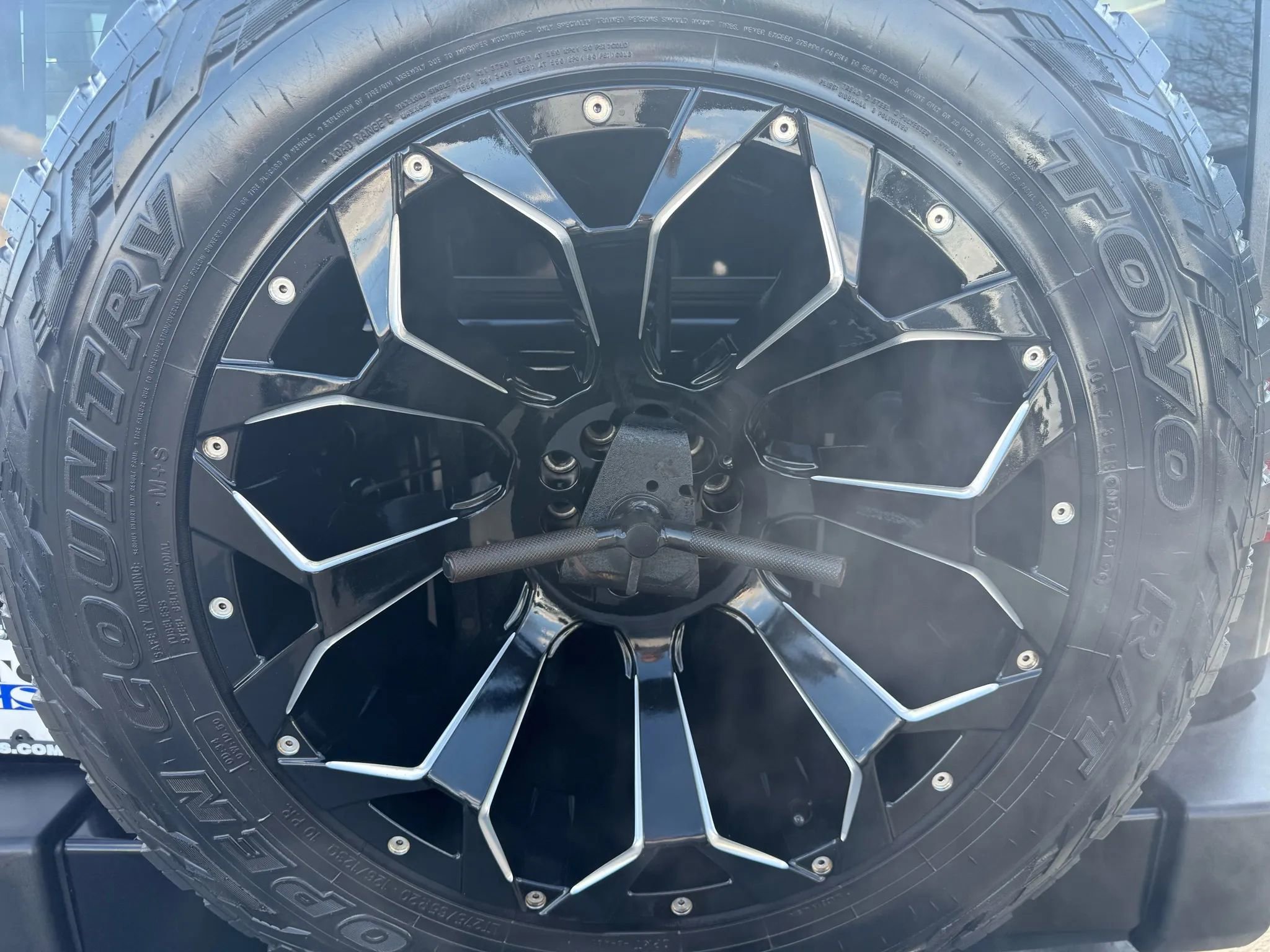 Used 2018 Jeep Wrangler Unlimited Sahara w/ Connectivity Group image 30