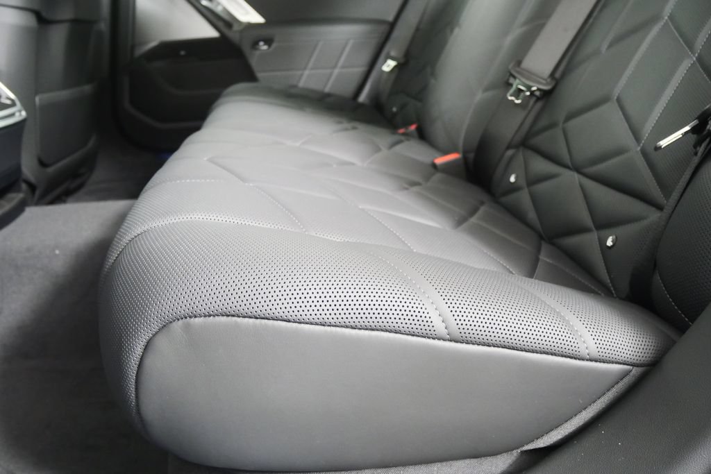 Used 2026 BMW i7 eDrive50 w/ M Sport Package RWD image 14