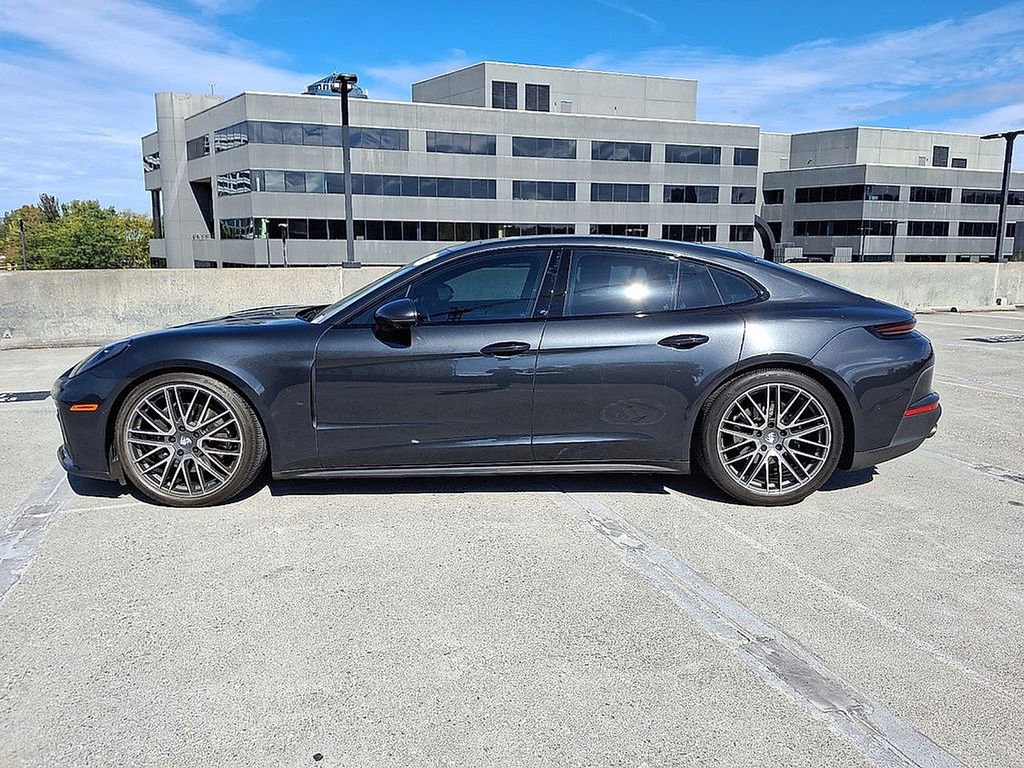 Used 2024 Porsche Panamera image 2