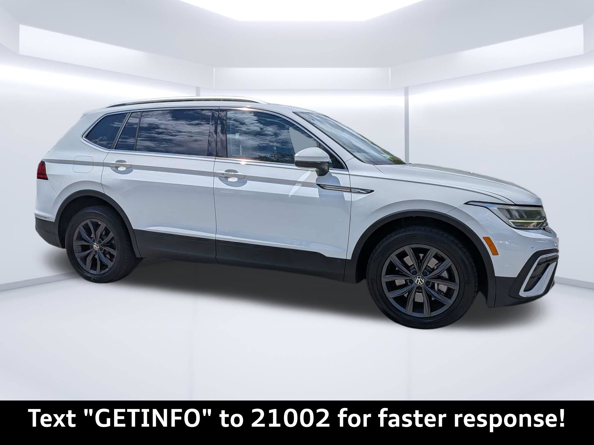 Used 2022 Volkswagen Tiguan SE w/ Panoramic Sunroof Package
