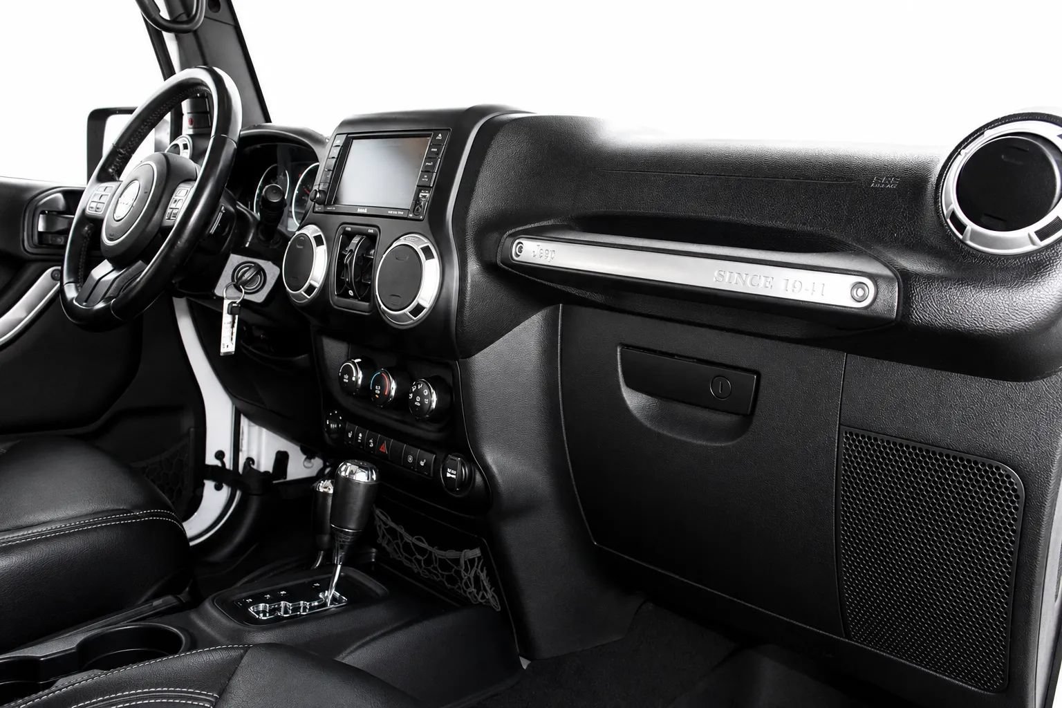 Used 2017 Jeep Wrangler Unlimited Sahara w/ Connectivity Group AWD/4WD image 15