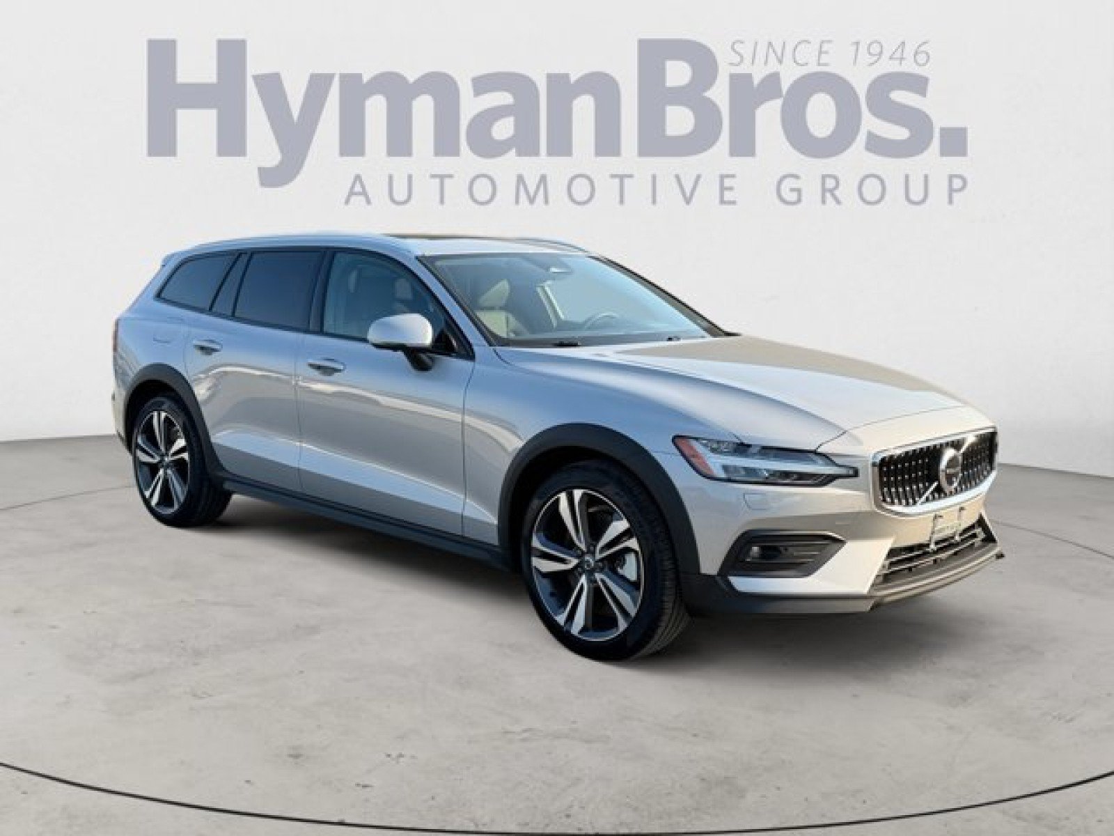 Used 2025 Volvo V60 B5 Cross Country Plus AWD/4WD image 1