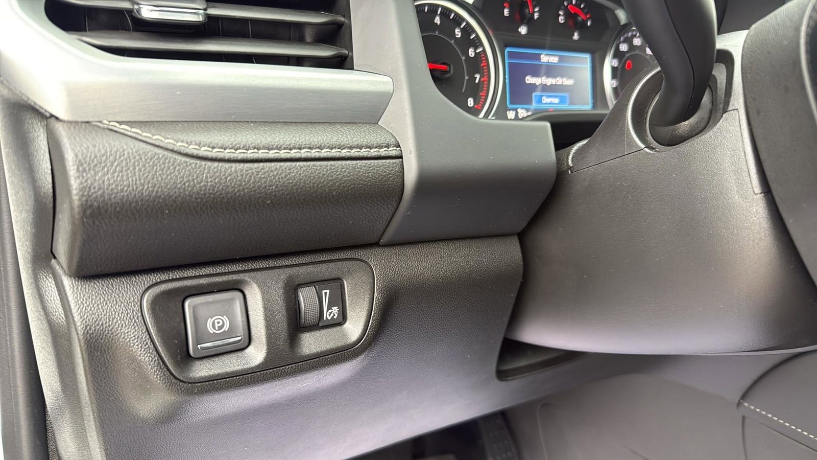 Used 2023 GMC Acadia SLE image 18