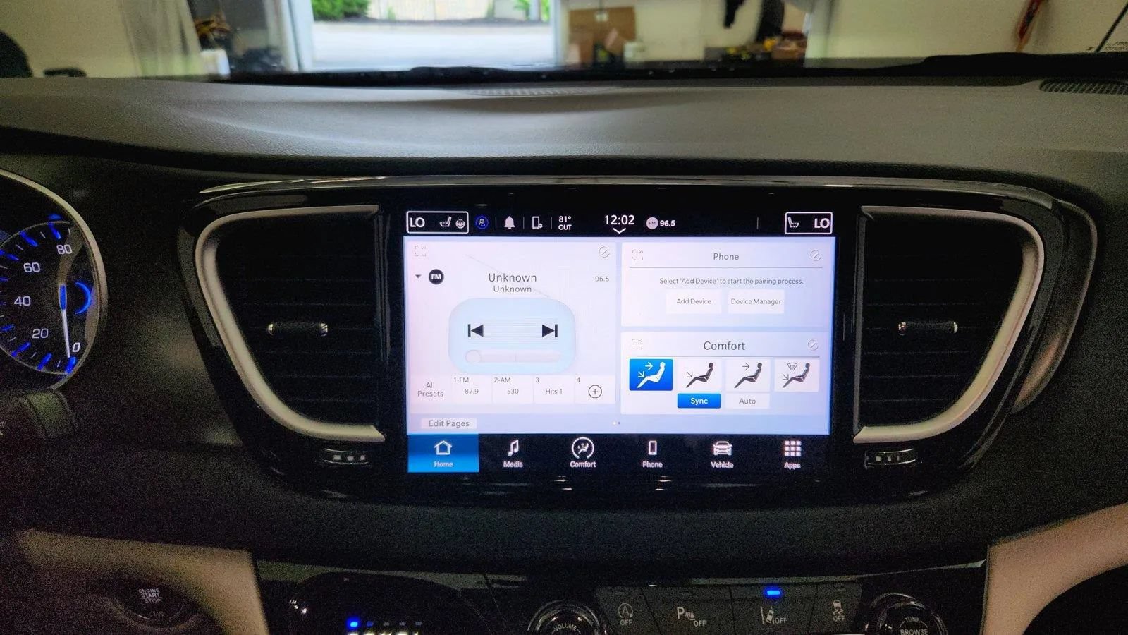 Used 2023 Chrysler Pacifica Touring-L FWD image 16