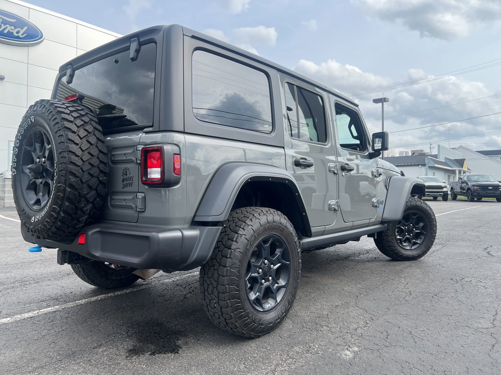 Used 2023 Jeep Wrangler Unlimited w/ Cold Weather Group AWD/4WD image 41