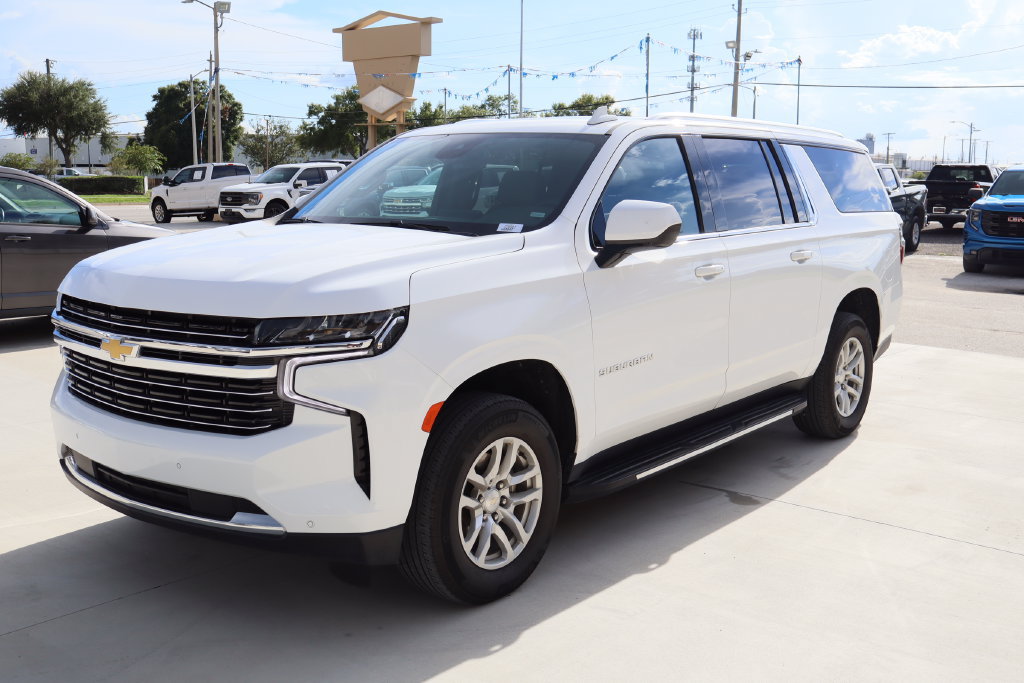 Certified 2024 Chevrolet Suburban LT RWD image 5
