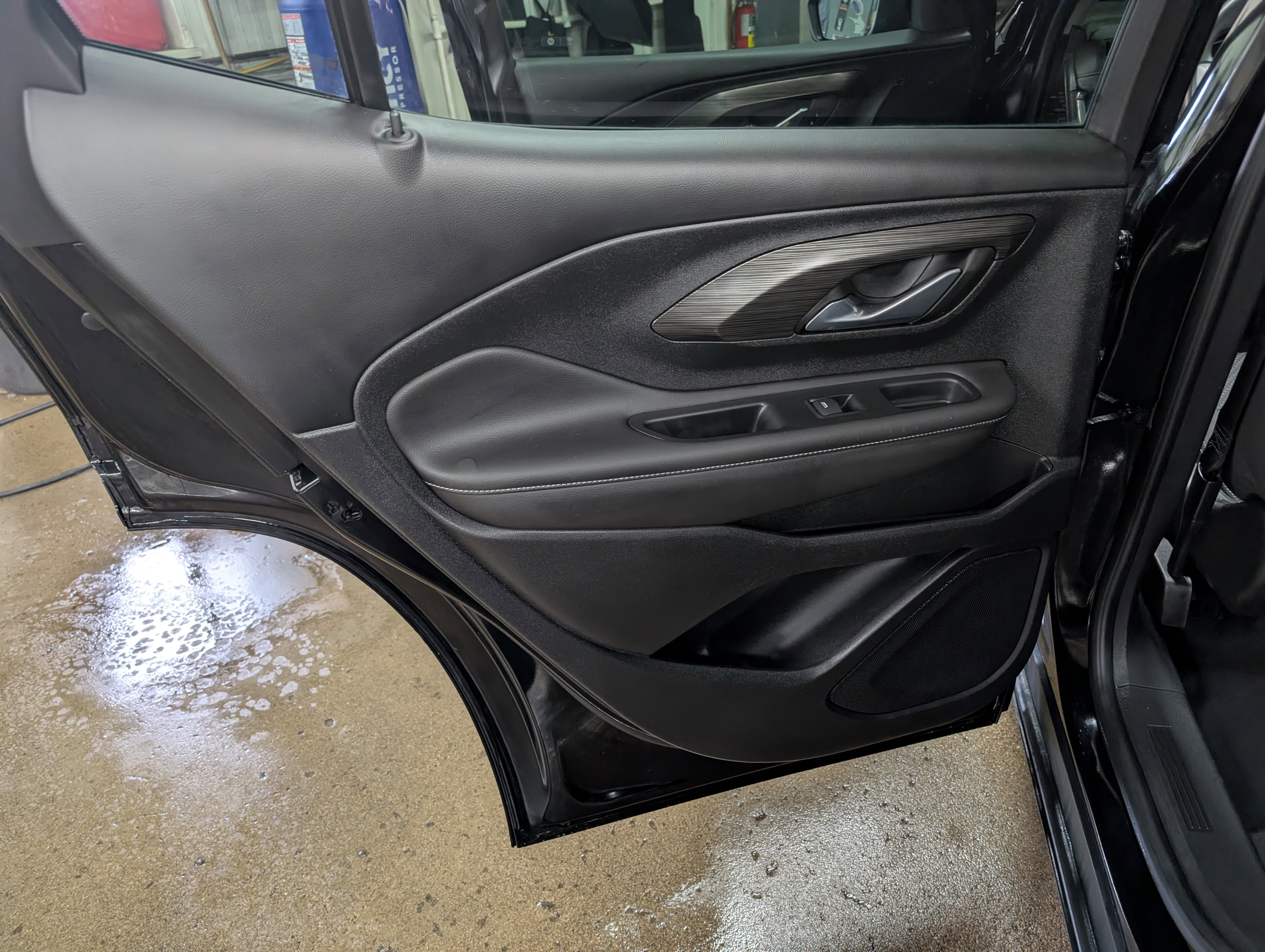 Used 2023 GMC Terrain SLE w/ Driver Convenience Package image 11