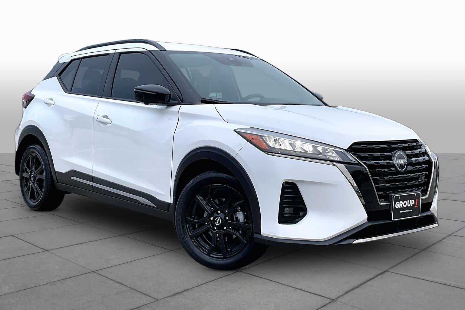 Used 2024 Nissan Kicks SR w/ SR Premium Package FWD image 3