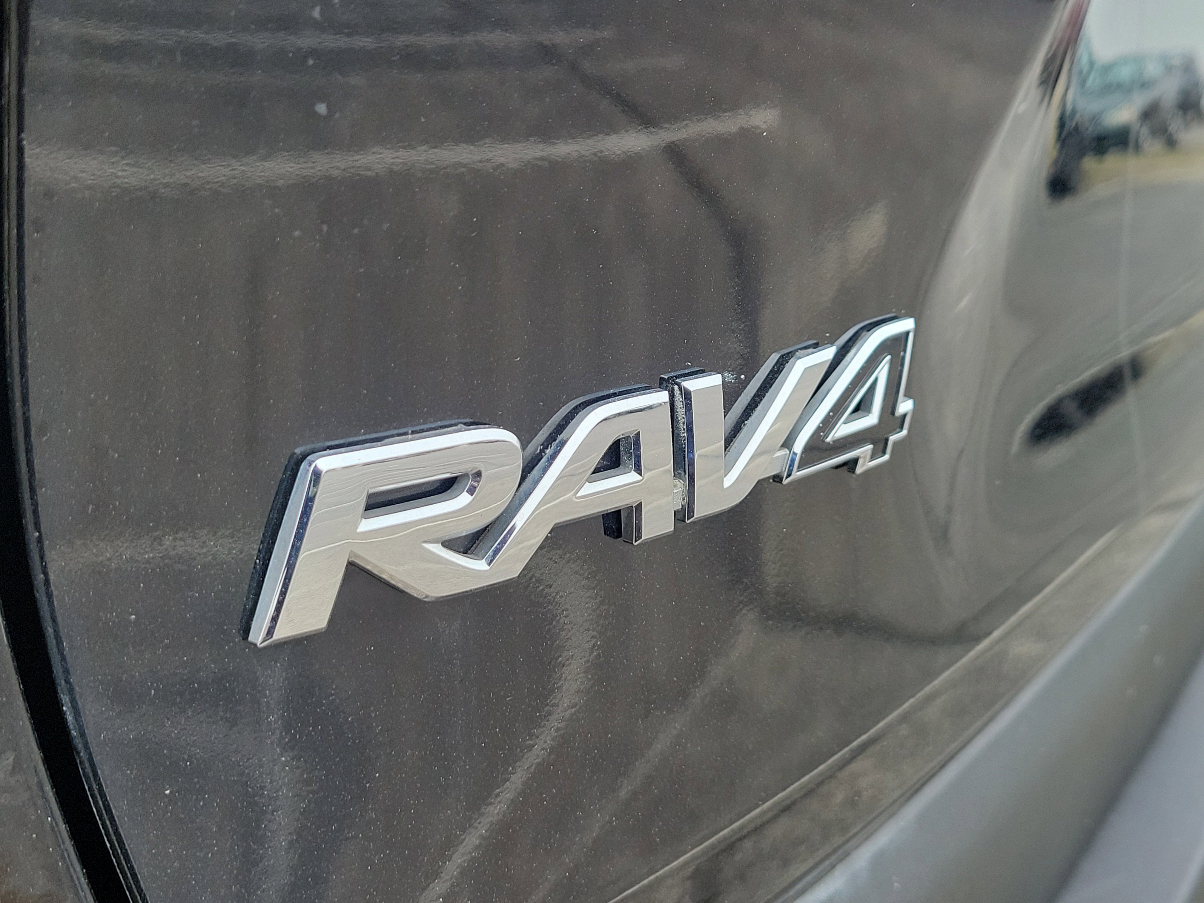 Used 2024 Toyota RAV4 LE image 7