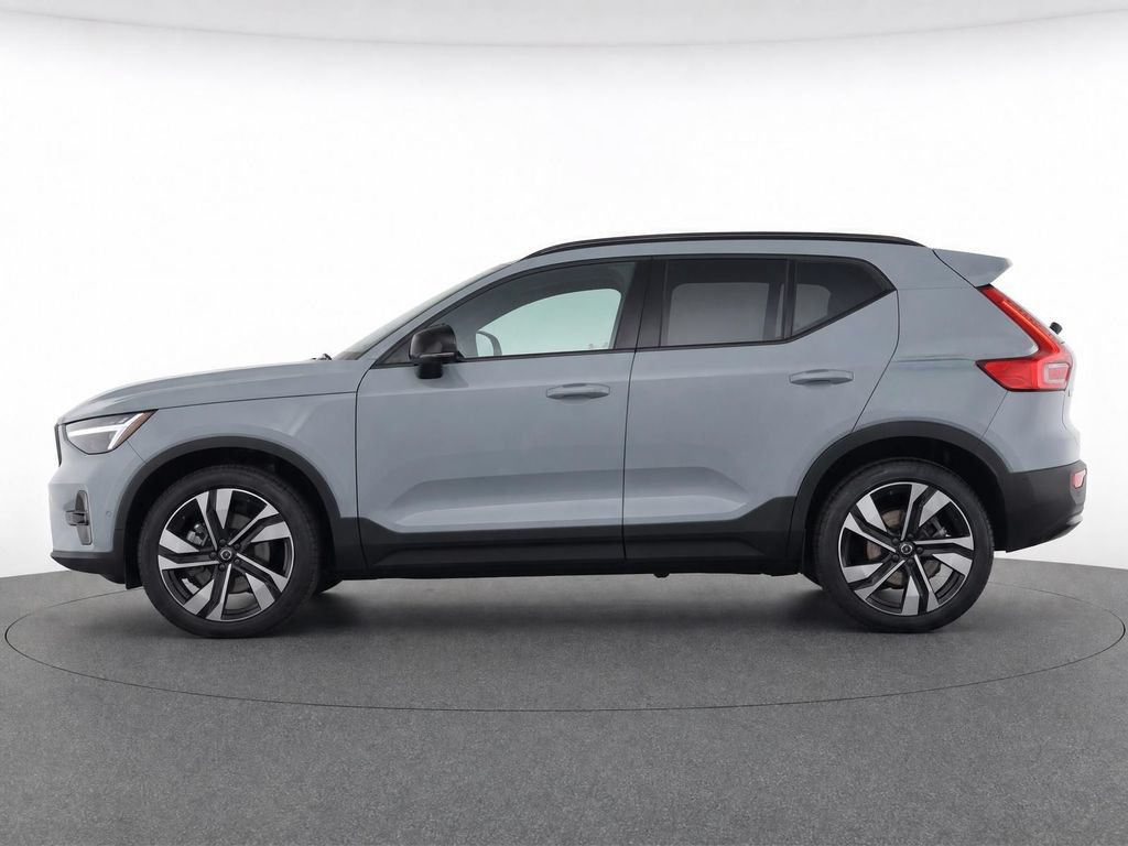 New 2026 Volvo XC40 B5 Plus w/ Climate Package AWD/4WD image 6