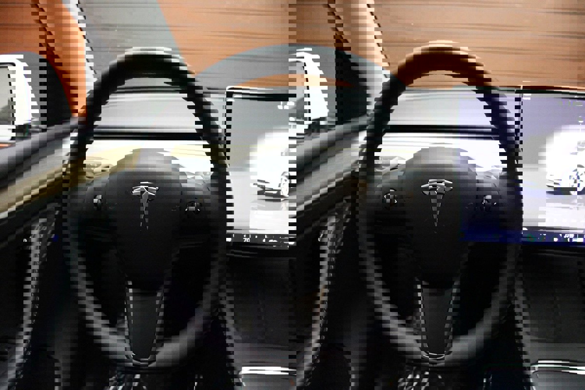 Used 2023 Tesla Model Y Long Range image 15