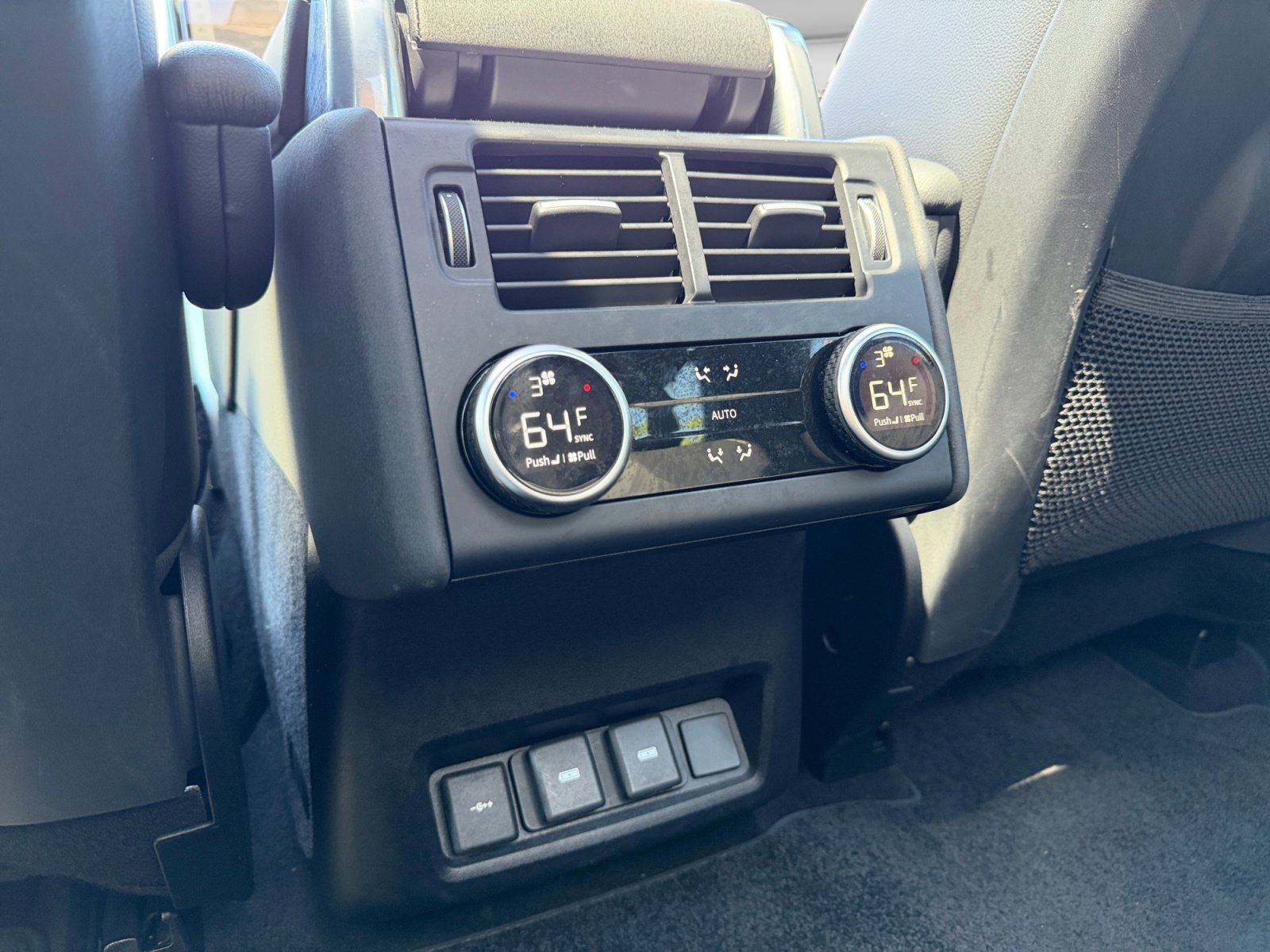 Used 2023 Land Rover Discovery S R-Dynamic AWD/4WD image 18