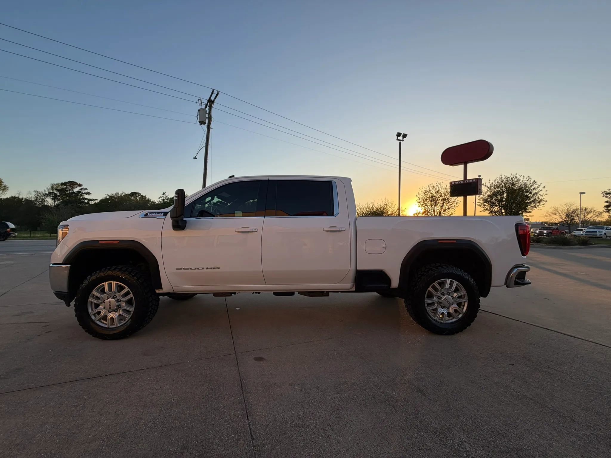Used 2022 GMC Sierra 2500 SLE w/ SLE Convenience Package image 2