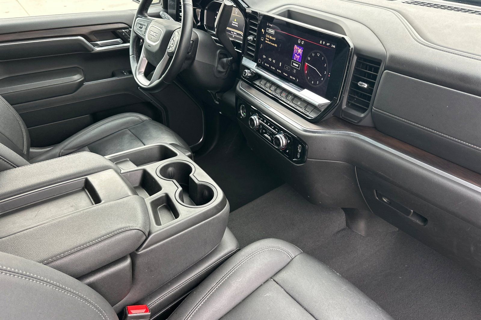 Used 2024 GMC Sierra 1500 SLT image 15