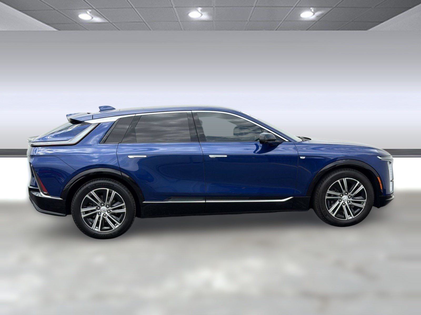 Certified 2024 Cadillac Lyriq Luxury AWD/4WD image 7