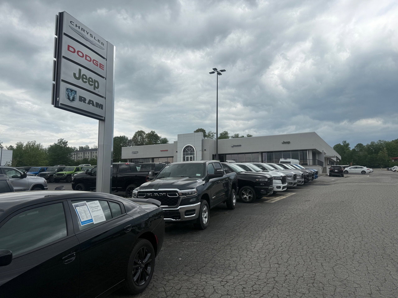 Used 2023 Jeep Grand Cherokee Altitude image 38