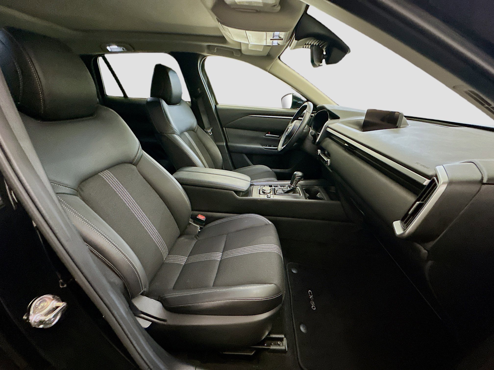 Used 2025 MAZDA CX-50 AWD 2.5 S w/ Premium Package image 34