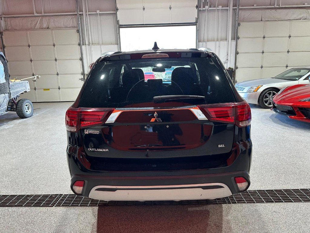 Used 2020 Mitsubishi Outlander SEL image 2