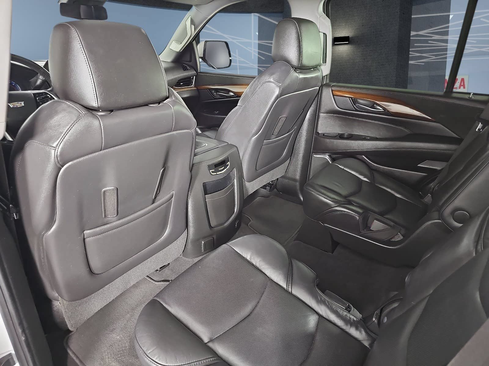 Used 2020 Cadillac Escalade Luxury AWD/4WD image 11