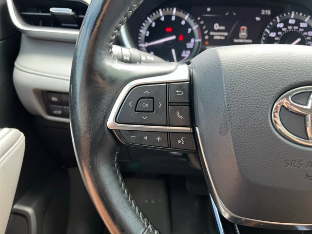 Used 2021 Toyota Highlander XLE FWD image 16