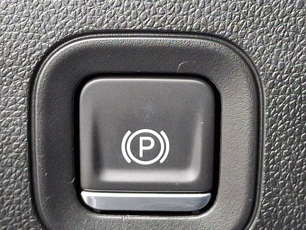 Used 2020 Chevrolet Silverado 1500 Custom w/ Custom Value Package image 22